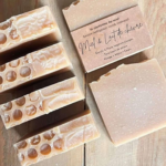 Savon artisanal – Miel & Lait de Chèvre (Soin réparateur)