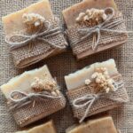 Savon artisanal – Miel & Camomille (Apaisant & Doux) – Image 3